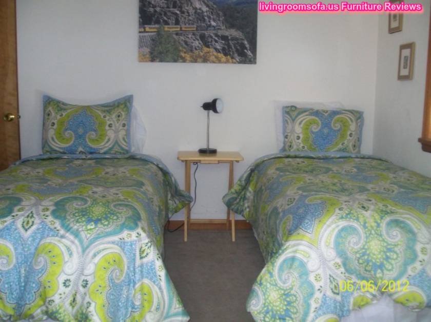 Colorful 2 Twin Beds Design