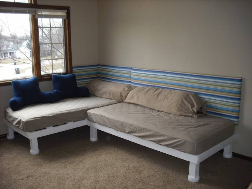  White Wooden 2 Twin Beds