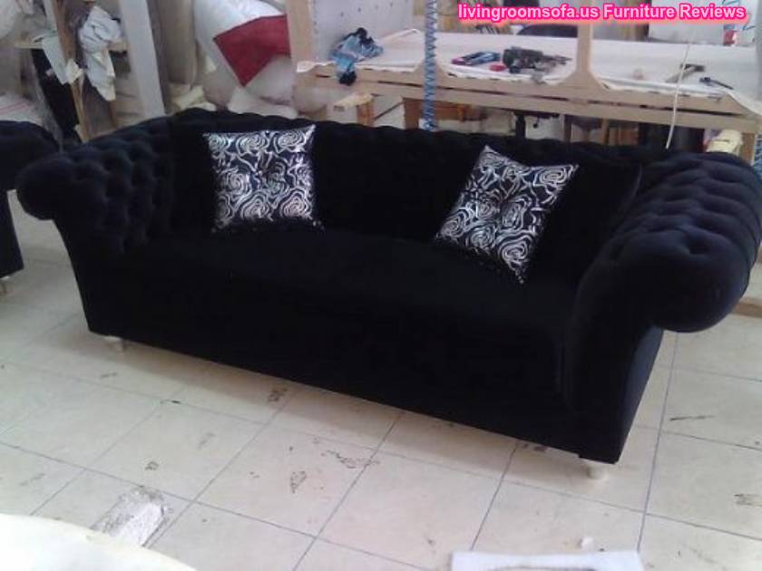  Beautiful Black Chesterfield Couch For Living Room Design Idea