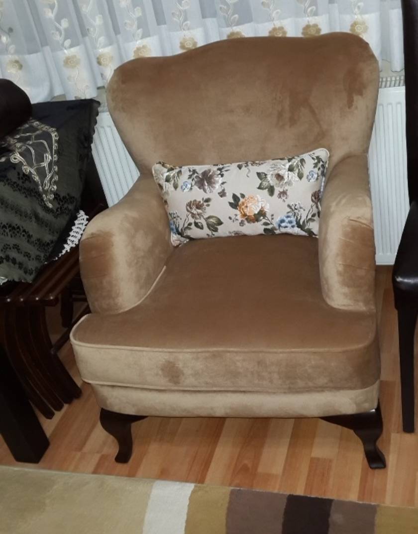 Vintage wingback chairs Retro charm with a touch of elegance Vintage wingback chairs Retro charm with a touch of elegance