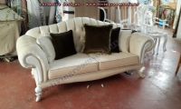 avantgarde chesterfield couch design