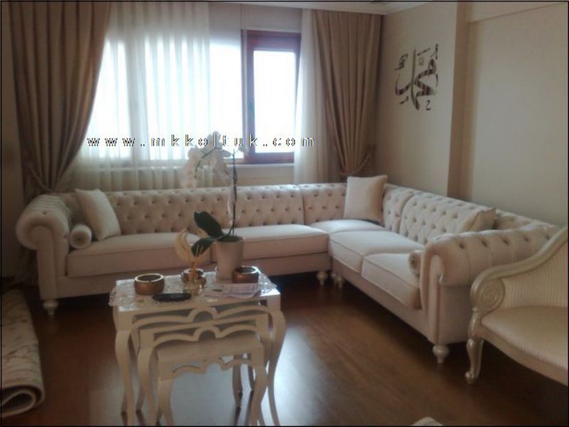 white classic chesterfield sofa